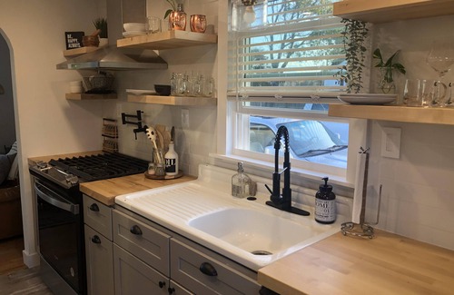 Onancock Cottage | SOUTHSIDE COTTAGE ~No Cleaning Fee~