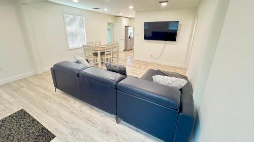 Arlington House | Southside house with a private pool
