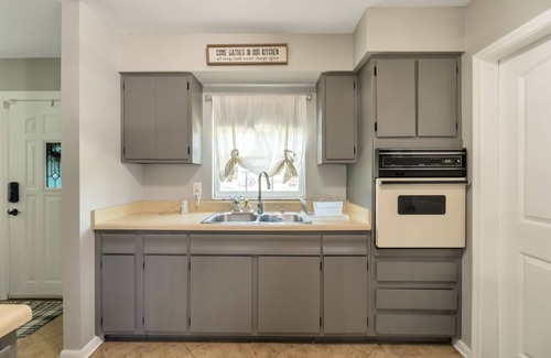 Clair-Mel City House | Southside Living! Only 8 Minutes to Ybor. Near Channelside & Downtown