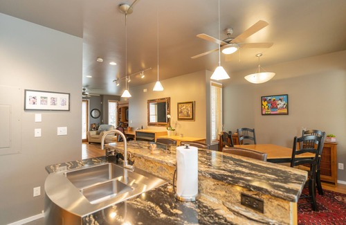 Downtown Chattanooga House | Southside's Sunset Haven. Rooftop Deck. Perfect for Couples & Families w/Kids!