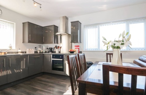 Barmston House | SOUTHVIEW BUNGALOW, pet friendly, country holiday cottage in Barmston