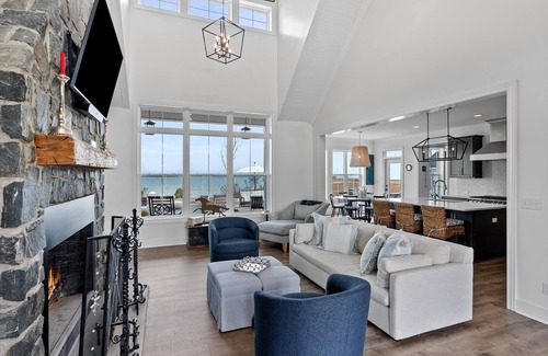 Manitowoc House | Southview Retreat: NFL Draft Home on Lake Michigan