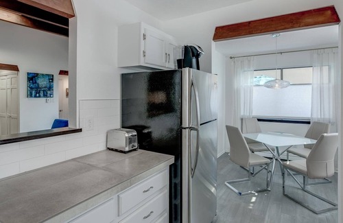 Santa Fe House | Southwest Modern 2+2 Home, Private Courtyard & Fenced Backyard Centrally Located