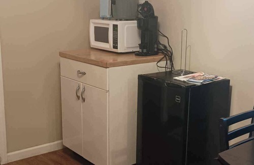 Fairfield Apartment | Southwest Retreat Private Pet friendly, fenced in yard 7min off I-64.