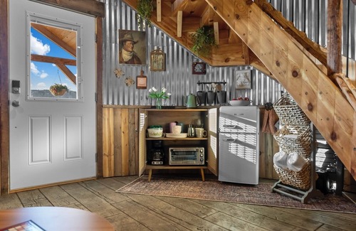 Fredonia Cabin | Southwest Silo Stay- 1 Bedroom Near Zion & Bryce