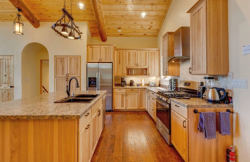 Angel Fire House | Southwestern Angel Fire Abode w/Game Room