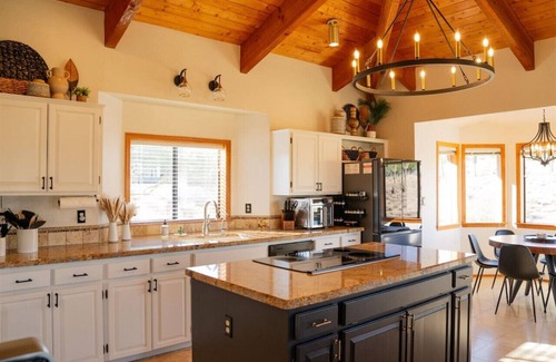 Fountain Hills House | Southwestern Desert Escape/Pool/Hot Tub/Sleeps 12
