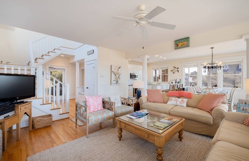 South Beach House | Southwind is an Oceanfront Beach Cottage just steps to South Beach!