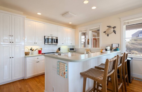 South Beach House | Southwind is an Oceanfront Beach Cottage just steps to South Beach!