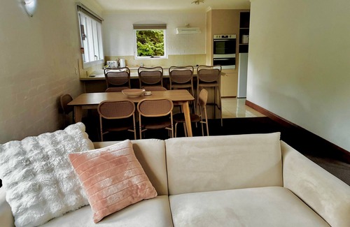 Golden Point Apartment | Sovereign Stays: Heritage Comfort at Ballarat’s Heartbeat