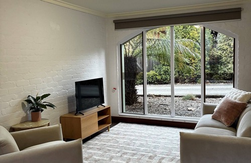 Golden Point Apartment | Sovereign Stays: Heritage Comfort at Ballarat’s Heartbeat
