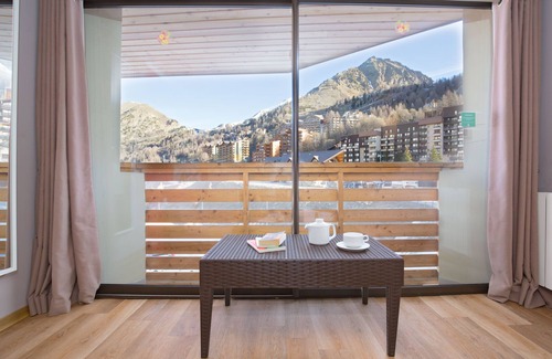 Isola House | SOWELL RÉSIDENCES New Chastillon