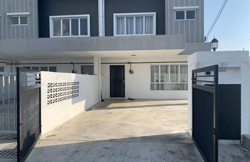 Ijok House | SP Homestay Puncak Alam With Private Swimming Pool