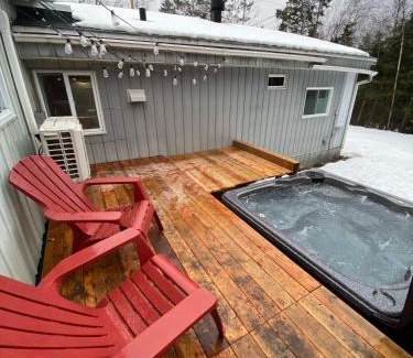 Chateau-Richer Ski Chalet | Spa and River - Le Petit Cocon