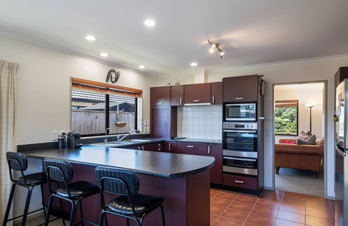 Waikanae House | Spa and Sands - Waikanae Beach Holiday Home