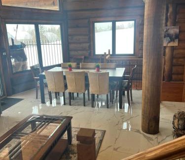 Notre-Dame-Auxiliatrice-de-Buckland Ski Chalet | Spa & Comfort - Chalet des Originaux