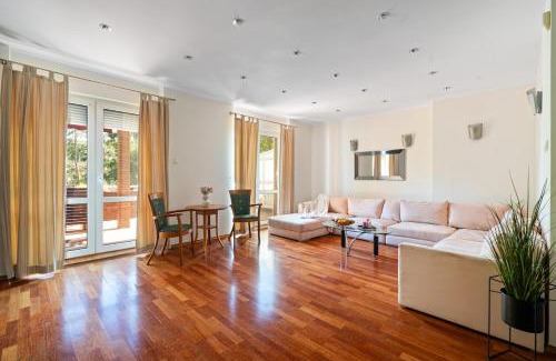 Wawer Villa | Spa & Grill Family Villa - No Parties Allowed