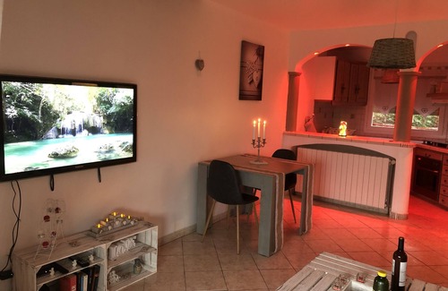 Saint-Genest-Lerpt House | Spa house with private Jacuzzi and whirlpool bath overlooking the countryside