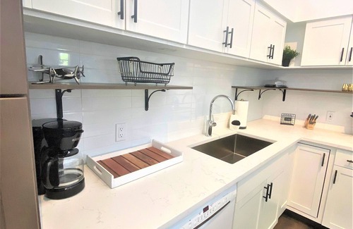 Palm River Estates House | Spa like vacation house! All in 7 min from the beach and Mercato .