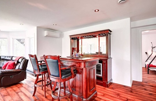 Saint Come Ski Chalet | Spa/Private Beach/Pool Table/Lakefront