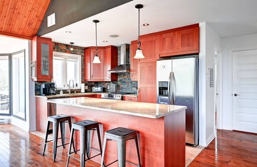 Saint Come Ski Chalet | Spa/Private Beach/Pool Table/Lakefront