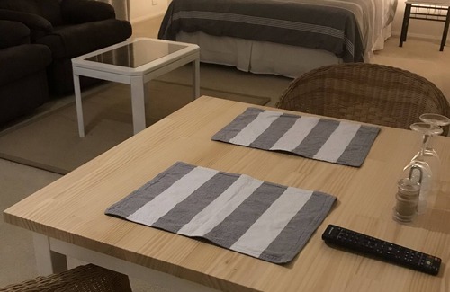 Oxley Island House | Spa Retreat on Oxley,breakfast,pool,wifi, fire pit