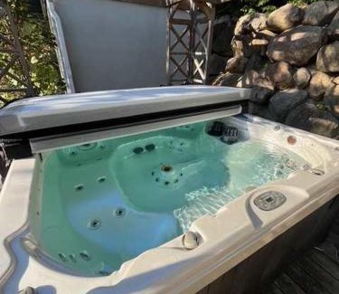 Prevost Ski Chalet | Spa & River - Aux Berges du Nord 3