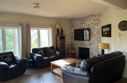 Prevost Ski Chalet | Spa & River - Aux Berges du Nord 3