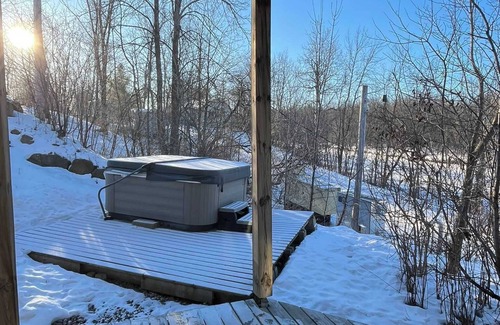 Bellefeuille Ski Chalet | Spa & River | Berges de la Rivière-du-Nord 20