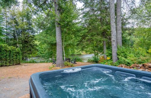 Mauricie Ski Chalet | Spa & River - L'ecureuil
