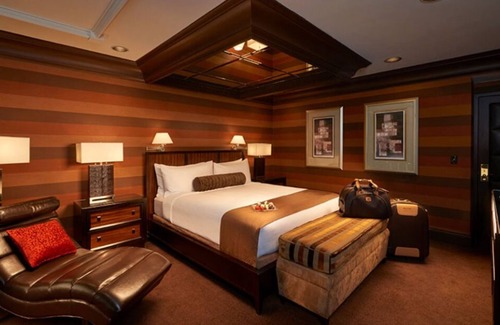 Downtown Las Vegas Hotel | Spa Room - Spa Tower Accommodation at Golden Nugget Las Vegas