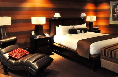Downtown Las Vegas Hotel | Spa Room - Spa Tower Accommodation at Golden Nugget Las Vegas