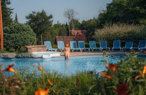 Fiddler Lake Resort Ski Chalet | Spa /Sauna /3 Min on feet to the lake /Northern