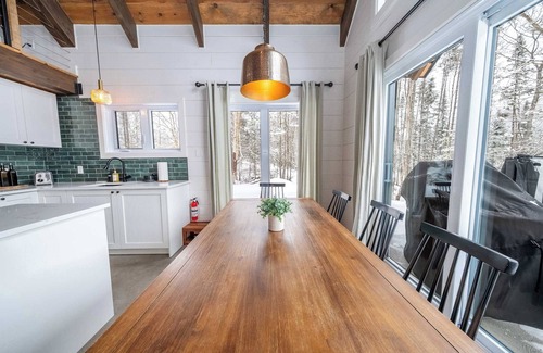 Mauricie Ski Chalet | Spa, Steam room and Lake - Le Stuga