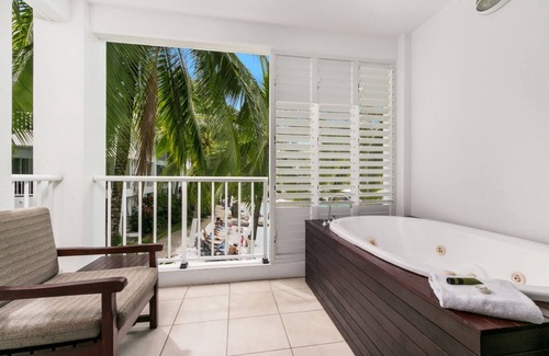 Palm Cove Apartment | Spa Suite Beach Club 3221
