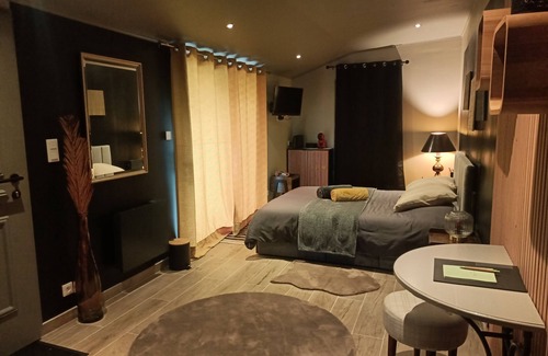 Pouzy-Mesangy Bed & Breakfast | Spa suite in the Bourbonnais countryside