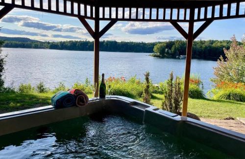 Amherst Ski Chalet | Spa & Waterfront - Chalet le Colibri