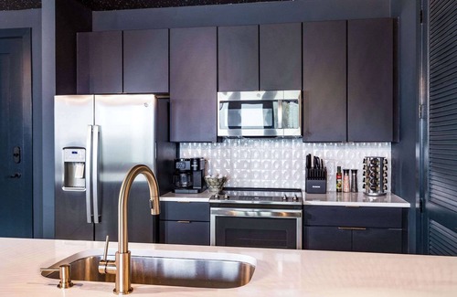 Nashville Apartment | 🚀 Space Cowboy Launchpad | 1 Mile to Broadway