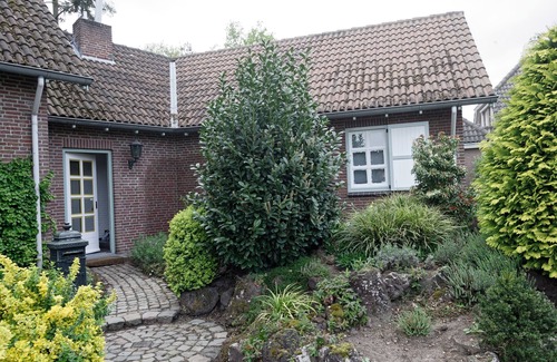 Blitterswijck Apartment | Space for rent with private entrance, living space and bathroom.