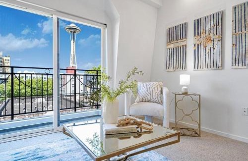 Belltown Apartment | Space Needle Views from Living room & Walk to Everything