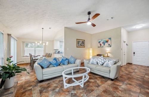 Southbelt/Ellington House | Space & Sunshine Retreat