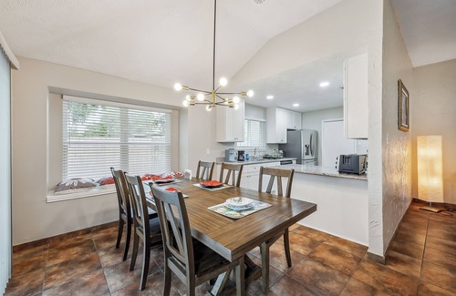 Southbelt/Ellington House | Space & Sunshine Retreat