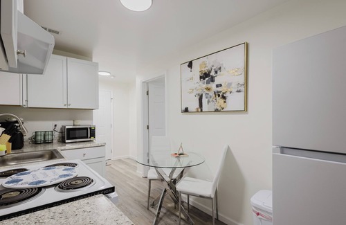 Lexington Apartment | Space That Feels Homely Newly Renovated Unit 2 Your Perfect Home Away from Home