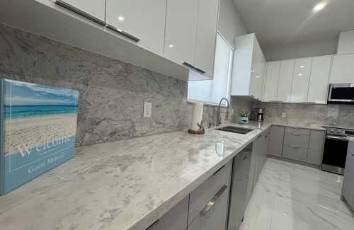Key Largo House | Space to Relax Style to Impress Sleeps 8