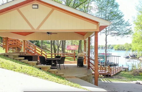 Estill Springs House | Space to spread out, enjoy the outdoors, and get away. 7br+pavilion
