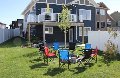 Red Deer House | Space to Stay in Style in Red Deer