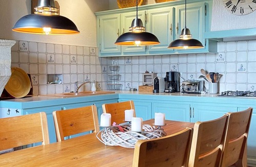 Saint-Vivien-de-Monsegur Villa | Spacious villa with pool, hot tub, home cinema, ideal Location