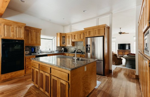 Lake Almanor Country Club House | Spacious Lake House Getaway. Private waterfall and pond! STARLINK INTERNET