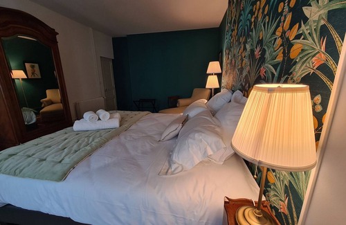 Chateauroux Bed & Breakfast | Spacieuse Chambre avec Lit King-Size, Salle d'Eau Privative et Petit-Déjeuner Inclus