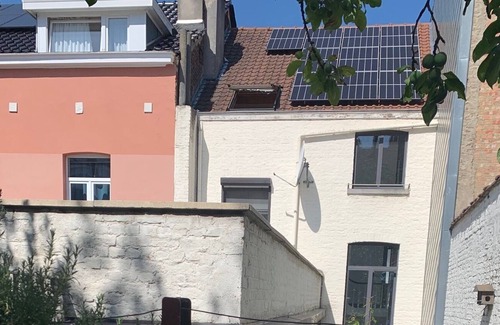 Vorst House | Spacieuse Maison Calme Avec Jardin et Parking